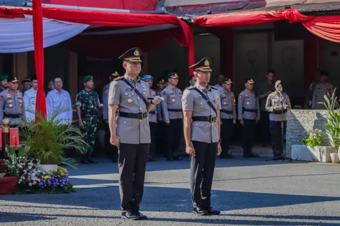
Pelaksanaan Sertijab Kapolres Jember yang dipimpin langsung Kapolda Jawa Timur (Foto: Humas Polres Jember)