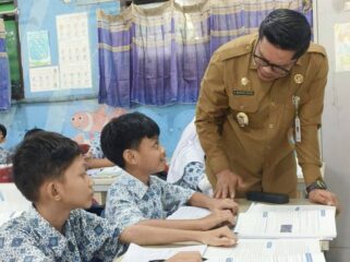 Wakil Wali Kota Tangerang saat  H. Maryono Hasan, melakukan Inspeksi Mendadak (Sidak) ke salah satu Sekolah Dasar (Foto : Diskominfo Pemkot Tangerang)