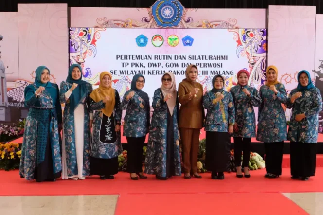 
					Jadi Tuan Rumah Acara Pertemuan dan Silaturahmi, Wabup Sidoarjo Sambut Rombongan Istri Bupati dan Walikota Se-Bakorwil III Malang