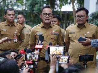 Wakil Menteri Dalam Negeri (Wamendagri) Bima Arya Sugiarto saat memberikan keterangan kepada awak media usai menerima Bupati Indramayu Luck Hakim (Foto : Puspen Kemendagri)