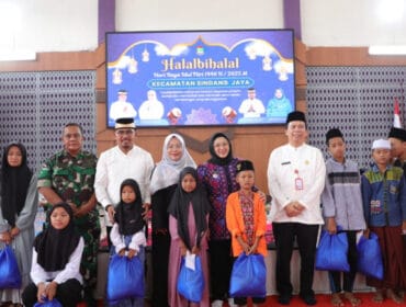 Wakil Bupati Tangerang, Intan Nurul Hikmah saat menghadiri halalbihalal di Sindang Jaya. (Foto : Prokopim Pemkab Tangerang)