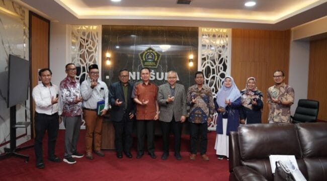Rombongan KPPU yanmg dipimpin ketuanya Ketua KPPU RI M. Fanshurullah Asa saat diterima Rektor Unissula, Prof. Dr. Gunarto, S.H., M.Hum (Foto : KPPU) 