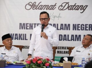 Wakil Menteri Dalam Negeri (Wamendagri) Bima Arya Sugiarto saat memberikan sambutan dalam kegiatan Peluncuran dan Dialog Musyawarah Desa/Kelurahan Khusus Pembentukan Koperasi Desa/Kelurahan Merah Putih di Kabupaten Malang  (Foto: Puspen  Kemendagri)