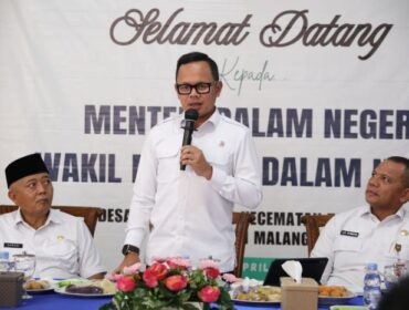 Wakil Menteri Dalam Negeri (Wamendagri) Bima Arya Sugiarto saat memberikan sambutan dalam kegiatan Peluncuran dan Dialog Musyawarah Desa/Kelurahan Khusus Pembentukan Koperasi Desa/Kelurahan Merah Putih di Kabupaten Malang  (Foto: Puspen  Kemendagri)