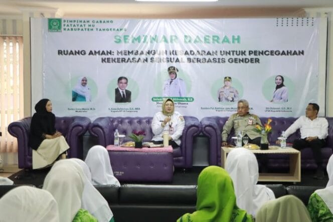 
					Wakil Bupati (Wabup) Tangerang Intan Nurul HikmahSaat hadir dalam acara Seminar Daerah dengan tema 