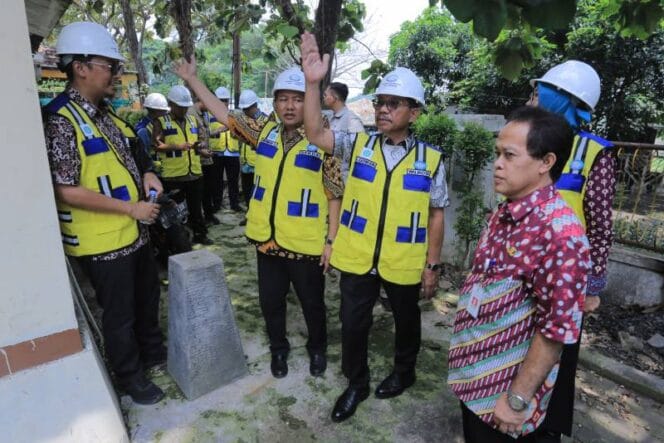 
					Wali Kota Tangerang saat melakukan kunjungan ke RPS . (Foto : Humas Pemkot Tangerang)