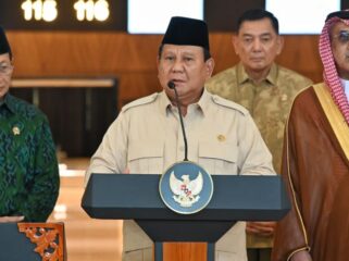 Presdien Prabowo Subianto didampingi Menag Nasaruddin Umar dan Menhub Dudy Purwagandhi saat meresmikan Terminal 2F Bandara Soekarno-Hatta, Tangerang, Banten sebagai Terminal Khusus Haji dan Umroh.(Foto : HO)