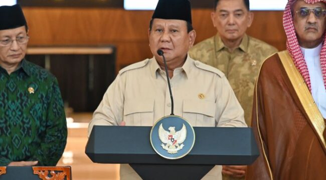 Presdien Prabowo Subianto didampingi Menag Nasaruddin Umar dan Menhub Dudy Purwagandhi saat meresmikan Terminal 2F Bandara Soekarno-Hatta, Tangerang, Banten sebagai Terminal Khusus Haji dan Umroh.(Foto : HO)