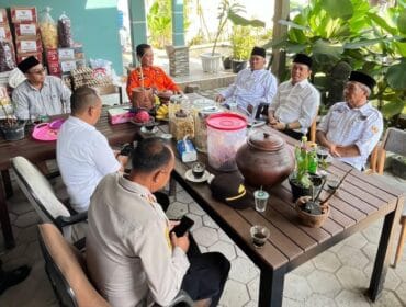 Anggota DPR RI Fraksi PKB, KH. Maman Imanulhaq saat mengunjungi Pondok Pesantren (Ponpes) Darul Quran (DQ) di Cimalaka, Sumedang.
(Foto: KITA)