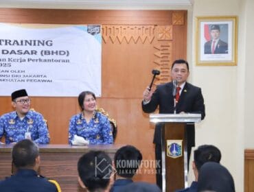 Sekretaris Kota (Sekko) Administrasi Jakarta Pusat Denny Ramdany saat membuka Diklat PJLP. (Foto: Diskominfotik Jakpus)