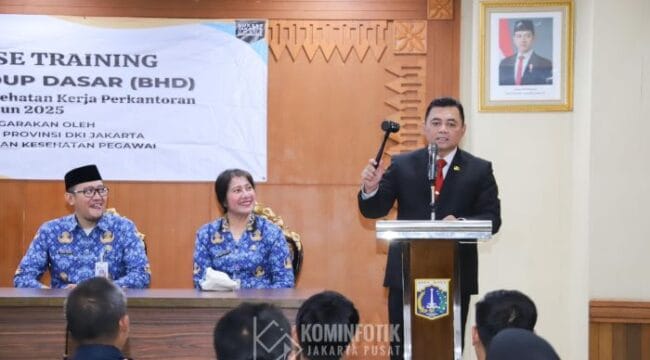 Sekretaris Kota (Sekko) Administrasi Jakarta Pusat Denny Ramdany saat membuka Diklat PJLP. (Foto: Diskominfotik Jakpus)