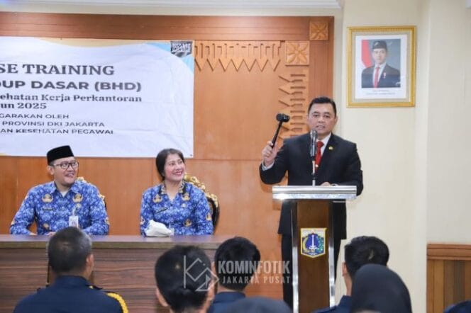 
Sekretaris Kota (Sekko) Administrasi Jakarta Pusat Denny Ramdany saat membuka Diklat PJLP. (Foto: Diskominfotik Jakpus)