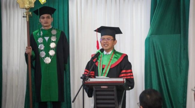 Anggota Komisi VIII DPR RI KH Maman Imanulhaq saat memberikan sambutan usai  resmi meraih gelar Doktor dari Universitas Nahdlatul Ulama Indonesia (UNUSIA) (Foto : Ist)