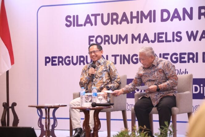 
Mendagri Dorong Pemda Salurkan Beasiswa bagi Pelajar dan Peningkatan Kapasitas Pegawai Lewat PTN-BH