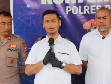 Kasatreskrim Polres Probolinggo, AKP Putra Fajar Adi Winarsa saat memberikan keterangan kepada awak media (Foto: Humas Polres Probolinggo)