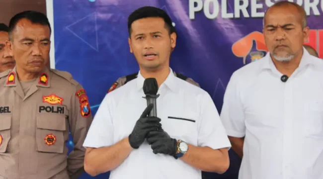 Kasatreskrim Polres Probolinggo, AKP Putra Fajar Adi Winarsa saat memberikan keterangan kepada awak media (Foto: Humas Polres Probolinggo)