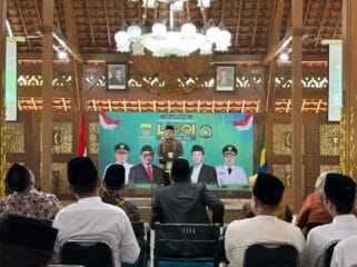 Ketua DPW LASQI Jabar, Dr. KH. Maman Imanulhaq saat memberikan sambutan dalam pelantikan pengurus DPD LASQI Kota Bandung (Foto : KITA)