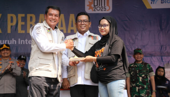 
Gubernur Banten dan Bupati Tangerang Hadiri Peringatan May Day 2025