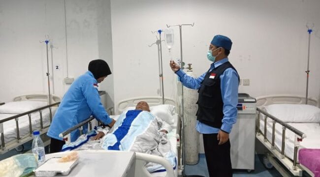 Layanan kesehatan di di Klinik Kesehatan Haji Indonesia (KKHI) Makkah  (Foto : Kemenag)