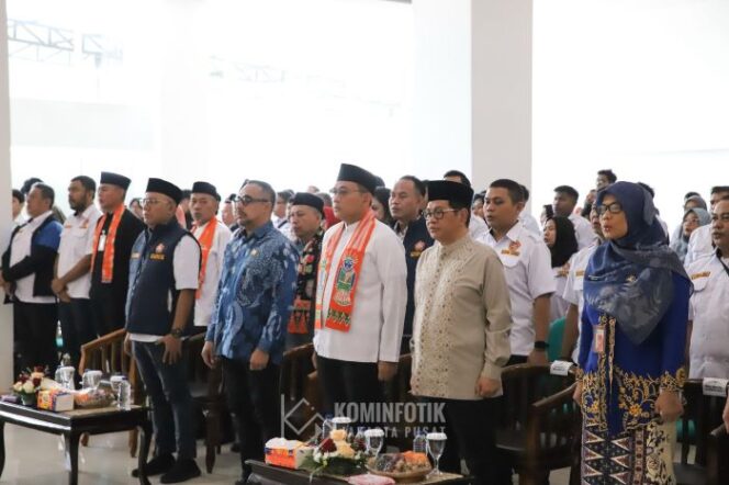 
Wali Kota Jakarta Pusat Arifin Saat mendampingi Gubernur Jakarta Pramono Anung dalam Peluncuran Program Aktivasi Balai Rakyat (Foto : Diskominfotik Jakpus)
