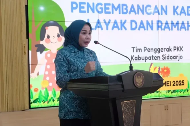 
					Ketua TP PKK Sidoarjo, dr. Hj. Sriantun Subandi saat membuka acara TP PKK bertajuk 