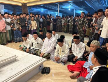 Anggota DPR RI KH Maman Imanulhaq saat mengahdir pemakaman KH Alamudin Dimyati Rois  (Gus Alam). (Foto : KITA)