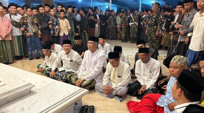 Anggota DPR RI KH Maman Imanulhaq saat mengahdir pemakaman KH Alamudin Dimyati Rois  (Gus Alam). (Foto : KITA)