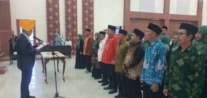 
					Ketua DPP LASQI NJ, Dr. KH. Maman Imanulhaq saat melantik pengurus DPW  LASQI Nusantara Jaya Sulteng (Foto : KITA)