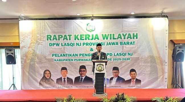 Ketua Umum Dewan Pengurus Wilayah (DPW) Lembaga Seni dan Qasidah Indonesia (Lasqi) Nusantara Jaya Jawa Barat Dr.KH Maman Imanulhaq  saat memberikan sambutan dalam kegiatan Rapat Kerja Wilayah (Rakerwil) DPW Lasqi NJ Jawa Barat. (Foto : KITA)