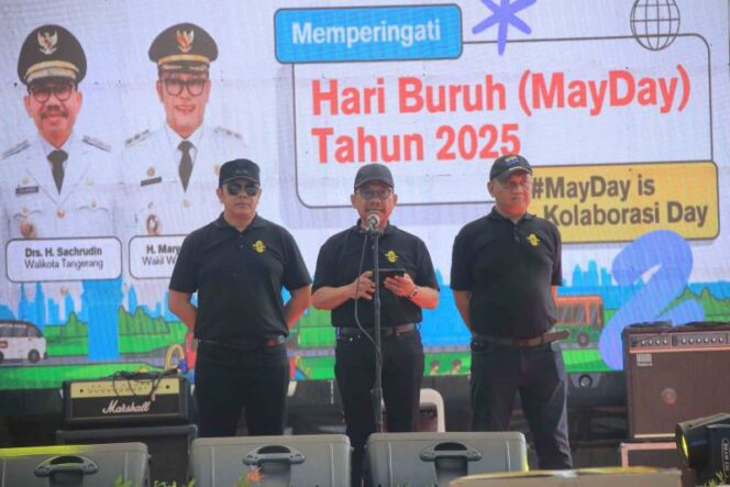 
					Wali kota Tangerang Sachrudin (Tengah) saat memberikan sambutan dalam peringatan Hari Buruh ( May Day). (Foto : Diskominfo Pemkot Tangerang)