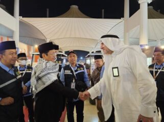Menteri Agama Nasaruddin Umar, tiba di Bandara Internasional King Abdulaziz, Jeddah, Kamis (29/5/2025) malam.