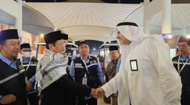 Menteri Agama Nasaruddin Umar, tiba di Bandara Internasional King Abdulaziz, Jeddah, Kamis (29/5/2025) malam.