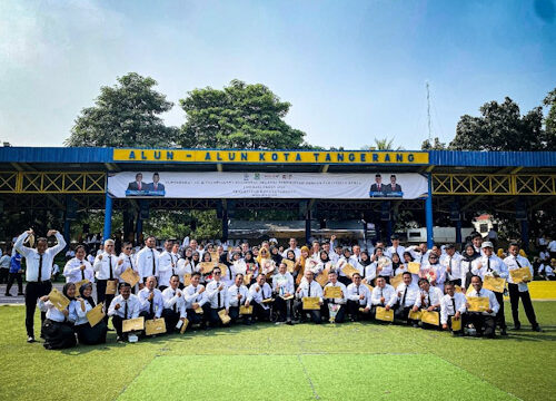 Foto bersama para pegawai Pemkot Tangerang baru saja diangkat menjadi PPPK (Foto: Kominfo Kota Tangerang)