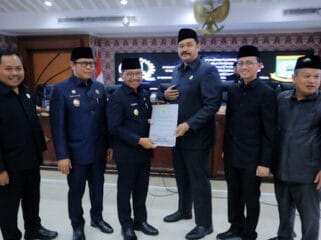 Pimpinan DPRD Kota Tangerang saat penyerahan LKPJ 2024 kepada Wali Kota Tangerang, Sachrudin (Foto: sekretariat DPRD Tangkot)