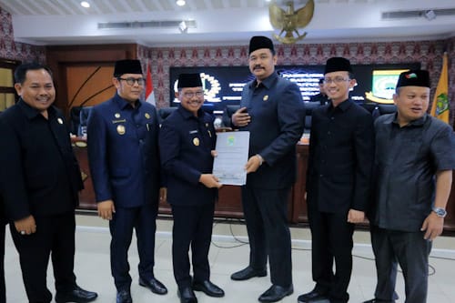 Pimpinan DPRD Kota Tangerang saat penyerahan LKPJ 2024 kepada Wali Kota Tangerang, Sachrudin (Foto: sekretariat DPRD Tangkot)