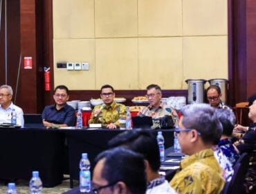 Wakil Wali Kota Tangsel Pilar Saga Ichsan (tengah) saat menghadiri Kick Of Meeting (Foto :Diskominfotik Tangsel)