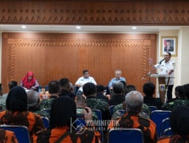 Wali Kota Jakarta Pusat Arifin Saat membuka semina Peningktan Ketahanan Ekonomi. (Foto : Depkominfotik)