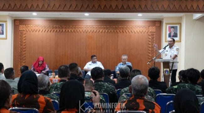 Wali Kota Jakarta Pusat Arifin Saat membuka semina Peningktan Ketahanan Ekonomi. (Foto : Depkominfotik)