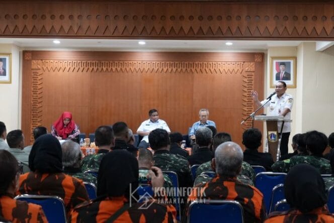 
Wali Kota Jakarta Pusat Arifin Saat membuka semina Peningktan Ketahanan Ekonomi. (Foto : Depkominfotik)