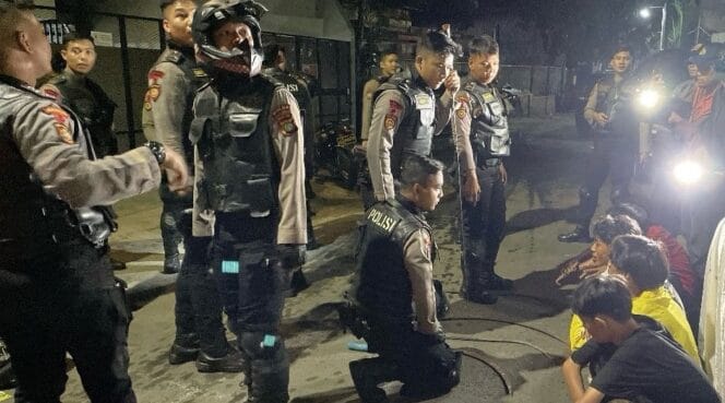 
					Satuan Polisi Perintis Polda Metro Jaya saat mengamankan 9 pemuda yang terlibat tawuran. (Foto: Humas Polda Metro Jaya)