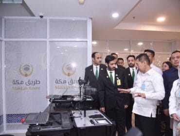 Wakil Ketua Dewan Perwakilan Rakyat Republik Indonesia (DPR RI), Adies Kadir bersama jajaran pimpinan dan Anggota Komisi XIII DPR saat mengunjungi Bandara Adi Sumarmo Solo. (Foto : Ist)
