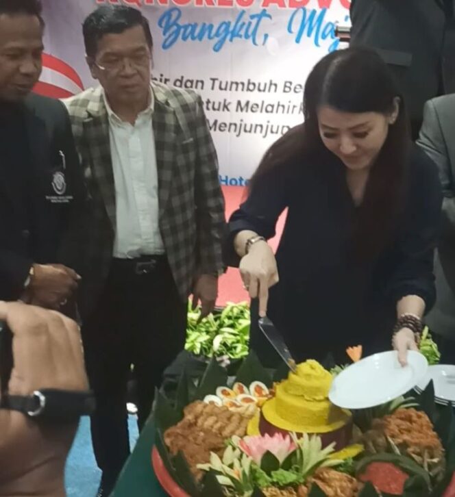 
					Peringatan HUT Ke-17, KAI Usulkan Adnan Buyung Nasution Sebagai Pahlawan Nasional.