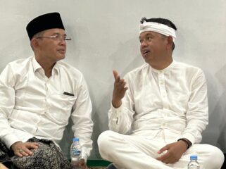 Gubernur Jawa Barat Dedi Mulyadi saat berdikusi dengan KH Maman Imanulhaq di Ponpes Ekologi Al Mizan Wanajaya, Majalengka (Foto : KITA0
