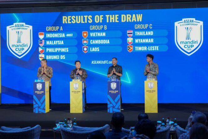 
					Ketua PSSI Erick Thohir (Dua dari Kiri)  saat hadir dalam drawing ASEAN U-23 Championship Mandiri Cup 2025  (Foto : PSSI)
