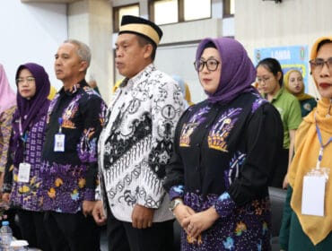 Wakil Bupati (Wabup) Tangerang Intan Nurul Hikmah  saat menghadiri HUT Ke-75 Ikatan Guru Taman Kanak-Kanak (IGTKI) PGRI, sekaligus membuka Workshop Kompetensi Guru TK di GSG Puspemkab Tangerang Tigaraksa,.
(Foto; Prokopim Kab Tangerang)