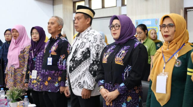 Wakil Bupati (Wabup) Tangerang Intan Nurul Hikmah  saat menghadiri HUT Ke-75 Ikatan Guru Taman Kanak-Kanak (IGTKI) PGRI, sekaligus membuka Workshop Kompetensi Guru TK di GSG Puspemkab Tangerang Tigaraksa,.
(Foto; Prokopim Kab Tangerang)