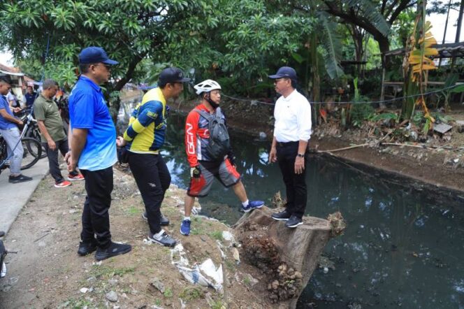 
Wali Kota Tangerang Sachrudin saat memberikan arahan kepada jajarannya sebelum melaksankan kerja bakti massal. (Foro: Diskominfo Pemkot Tangerang)