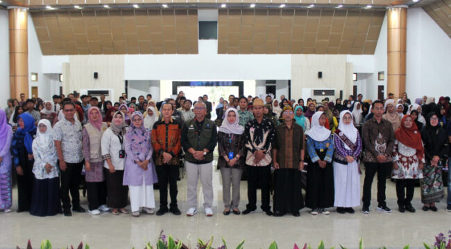 Ratusan guru saat foto bersama usai deklarasikan Gerakan Literasi Sekolah (Foto: Diskominfo Kab.Tangerang)