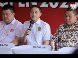Sekretaris Jenderal PP PBSI Ricky Subagja saat memberikan keterangn dalam konferensi pers (Foto : PBSI)