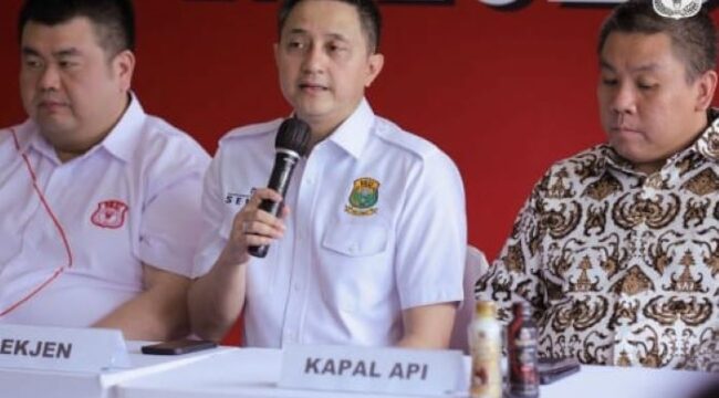 Sekretaris Jenderal PP PBSI Ricky Subagja saat memberikan keterangn dalam konferensi pers (Foto : PBSI)